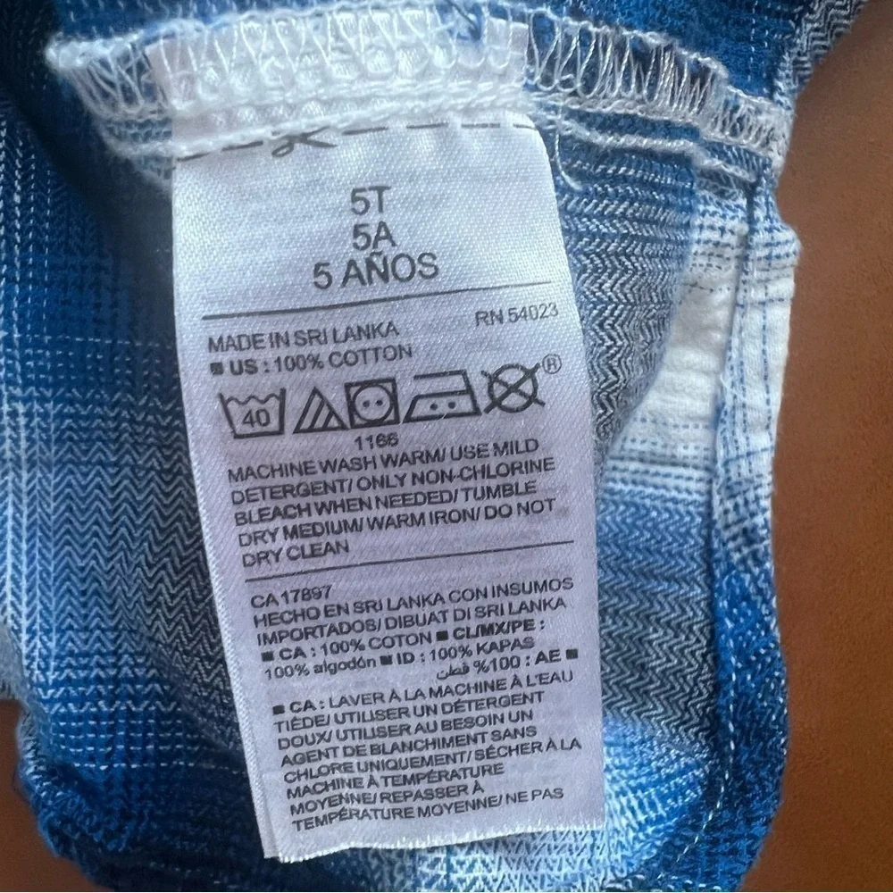 Old Navy Boys Little Kid Size 5T Plaid Roll-Up Sleeve Shirt Button Up Short Blue